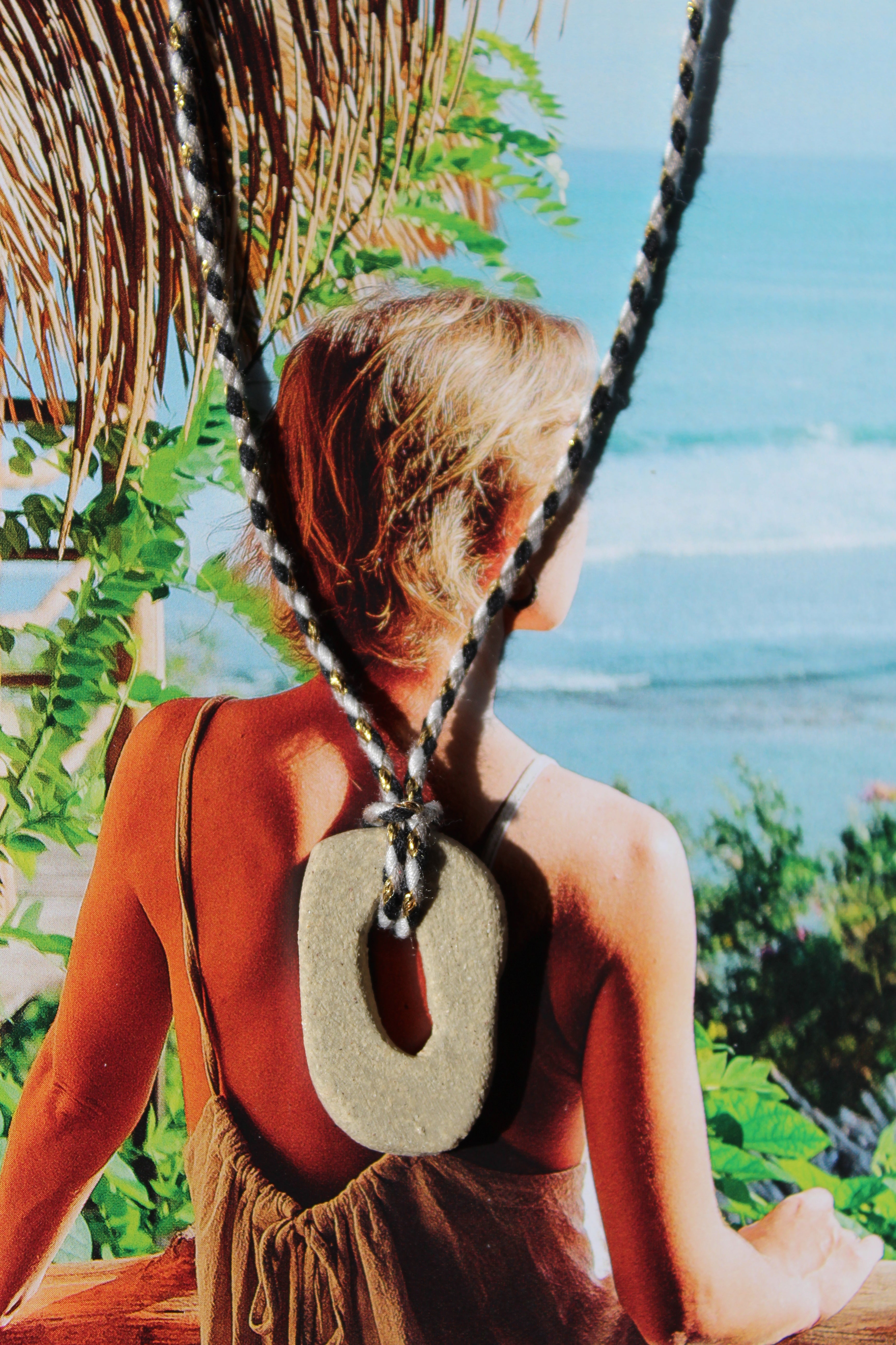 Collier Onda - cordon tressé noir et doré