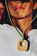 Collier Onda - cordon tressé bleu, jaune et doré