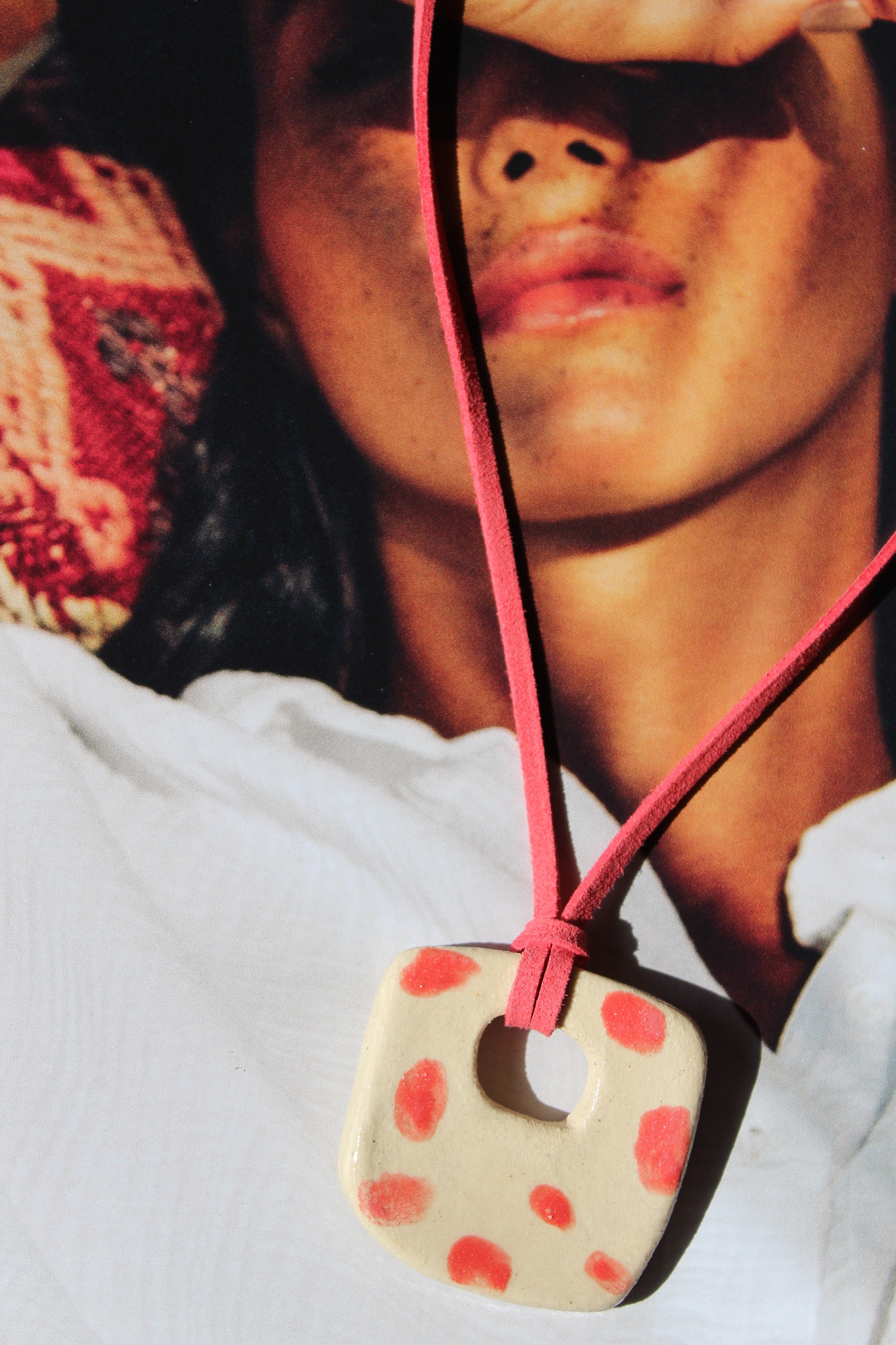 Collier Onda - cordon suédine rouge